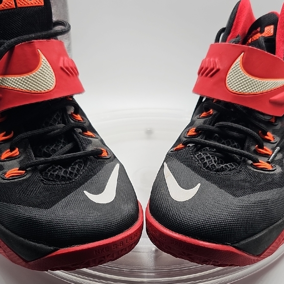 G Nike Lebron Zoom Soldier VIII 8 Black and Red Sz. 7 Y (Big Boy) 653645-006 - Picture 7 of 12